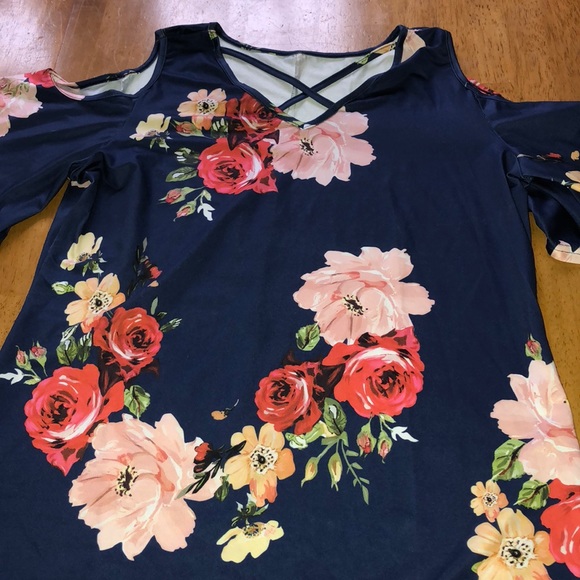 Floral Cold Shoulder shirt - Picture 1 of 2